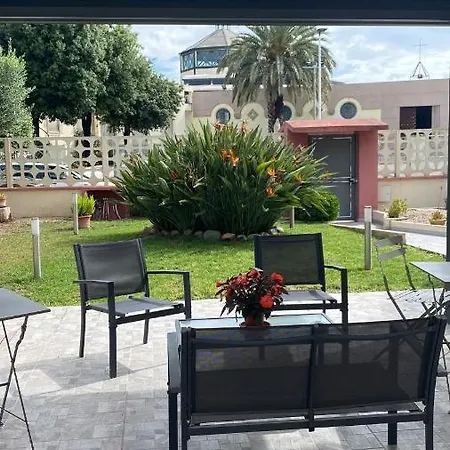 Alojamento de Acomodação e Pequeno-almoço Nora Quartu SantʼElena