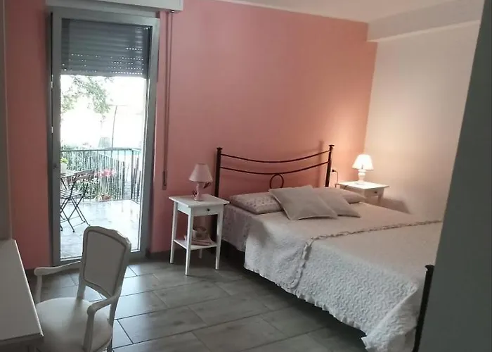 Nora 夸尔图-圣埃莱娜